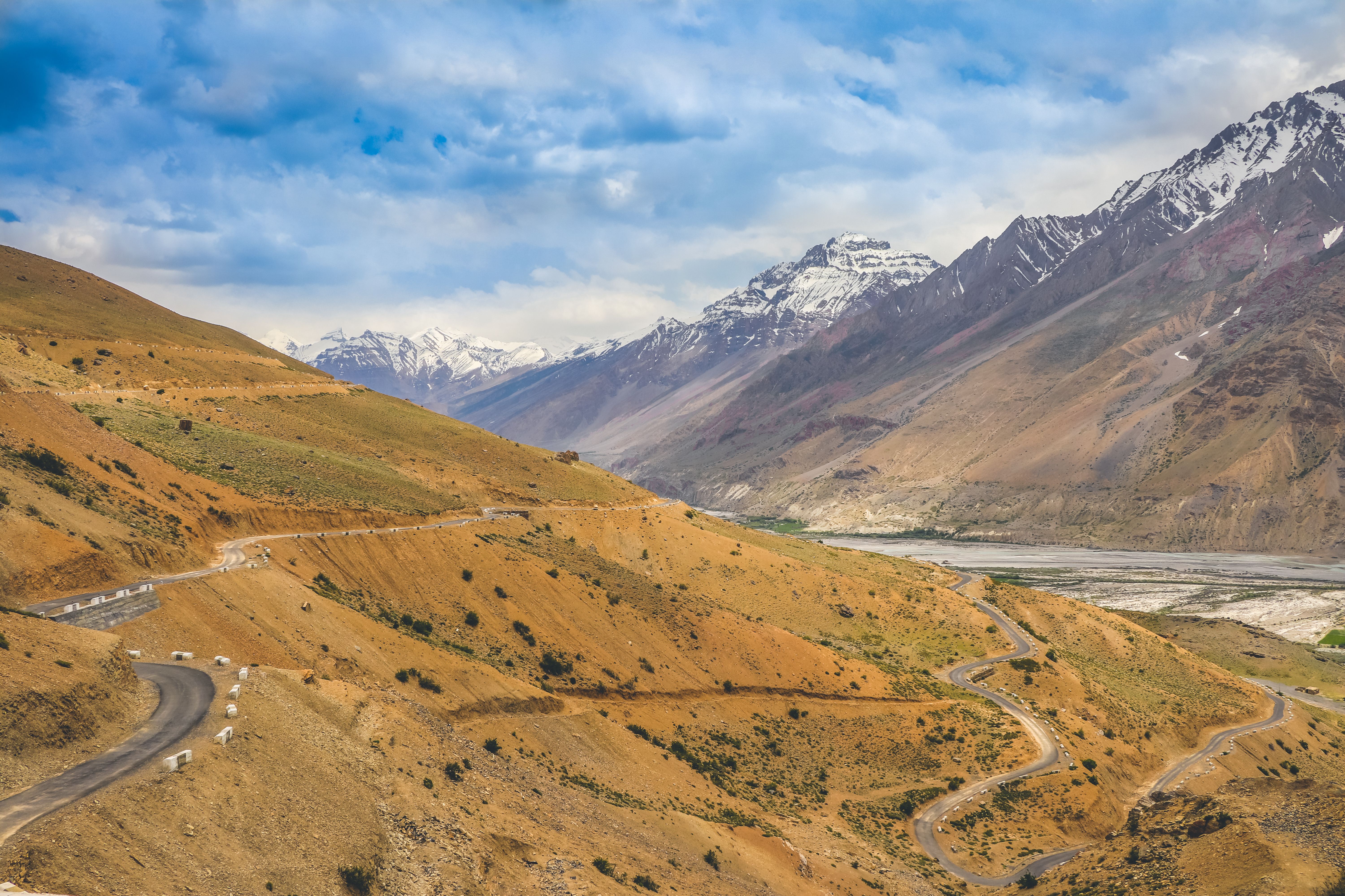 How to Choose the Perfect Cab for Your Outstation Journey